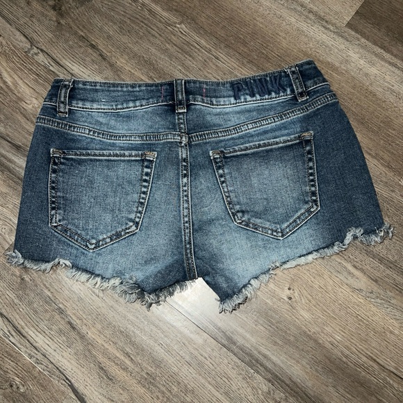 4 pairs of vs pink shorts - Picture 3 of 10